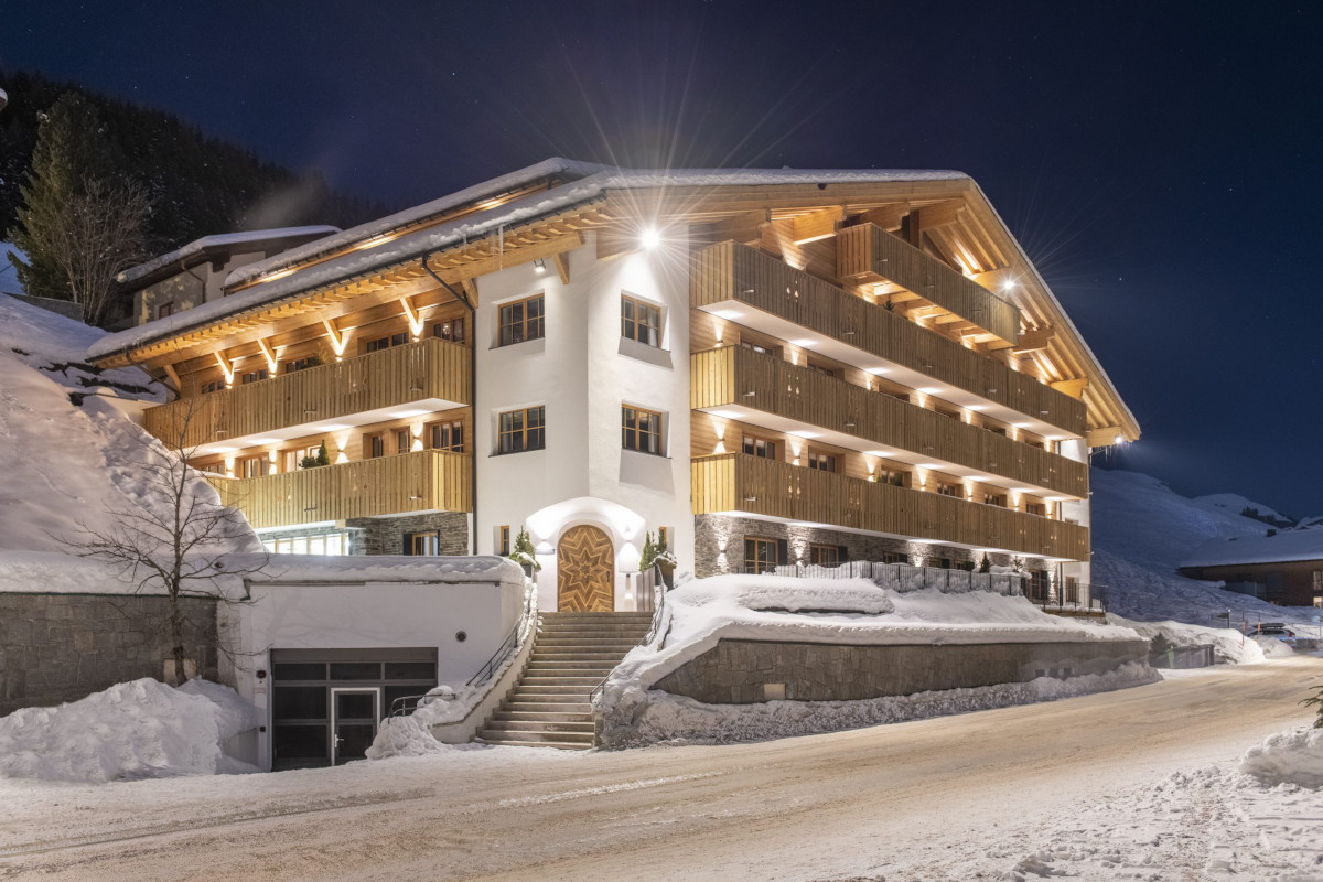 Exterior night time view at Apartment Brunnenhof 1 in Lech