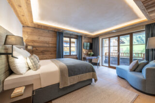 Twin double bedroom with ensuite at Chalech L in Lech