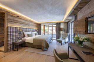 Double bedroom with sauna ensuite bathroom at Chalech L in Lech