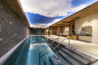 Swimming and seating in the spa at Chalech L in Lech