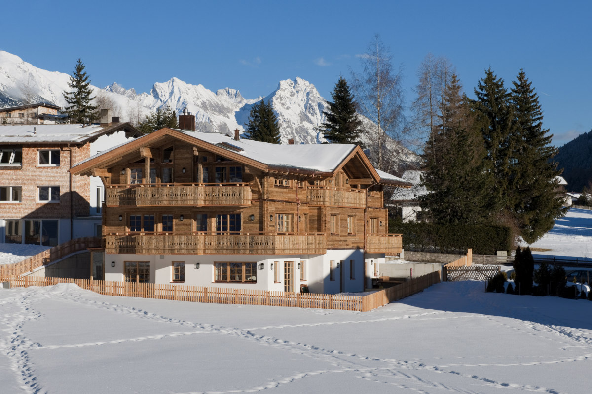 Daytime exterior view of Apartment Antoinette, penthouse apartment in Chalet Austria, St Anton