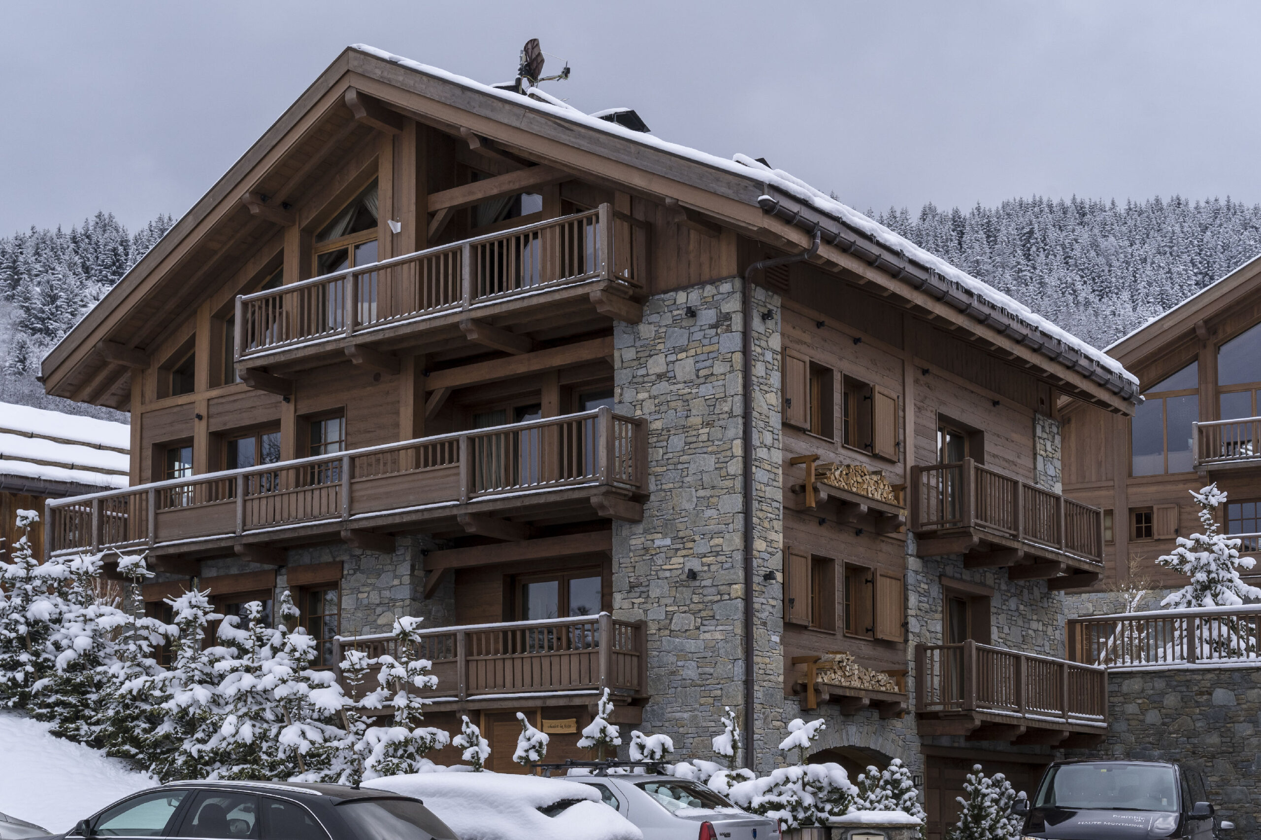 Exterior view of Chalet la Loze in Méribel in winter