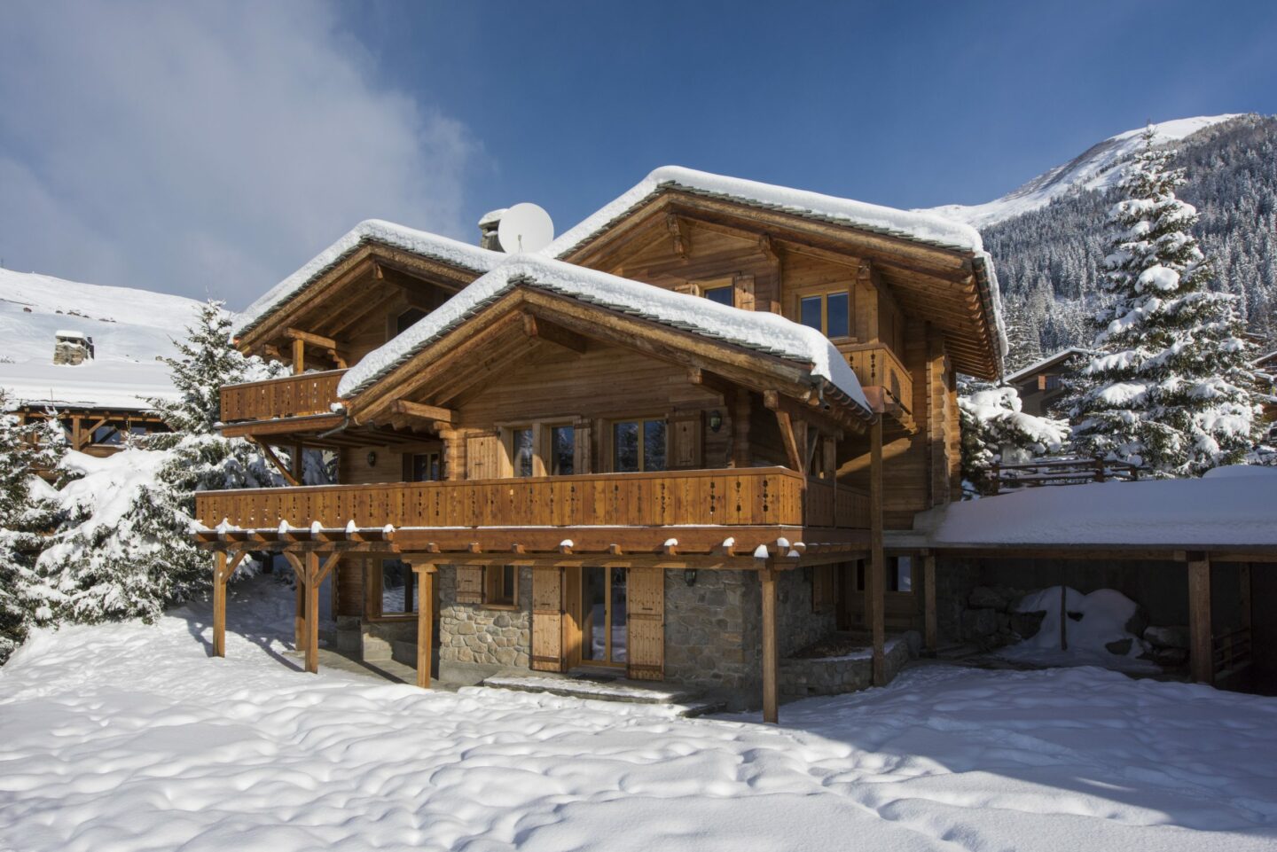 Exterior winter snow scene at Chalet Delormes in Verbier