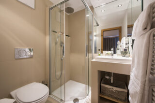Ensuite bathroom at Entre Ciel et Terre in Verbier