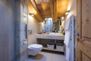 Ensuite bathroom at Entre Ciel et Terre in Verbier