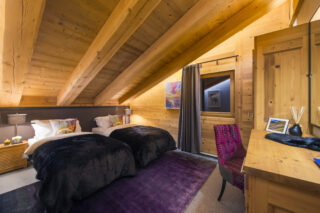 Twin bedroom at Entre Ciel et Terre in Verbier