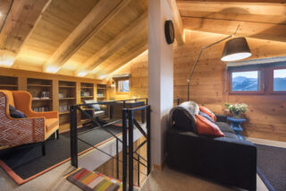 Seating and book case with TV snug at Entre Ciel et Terre in Verbier
