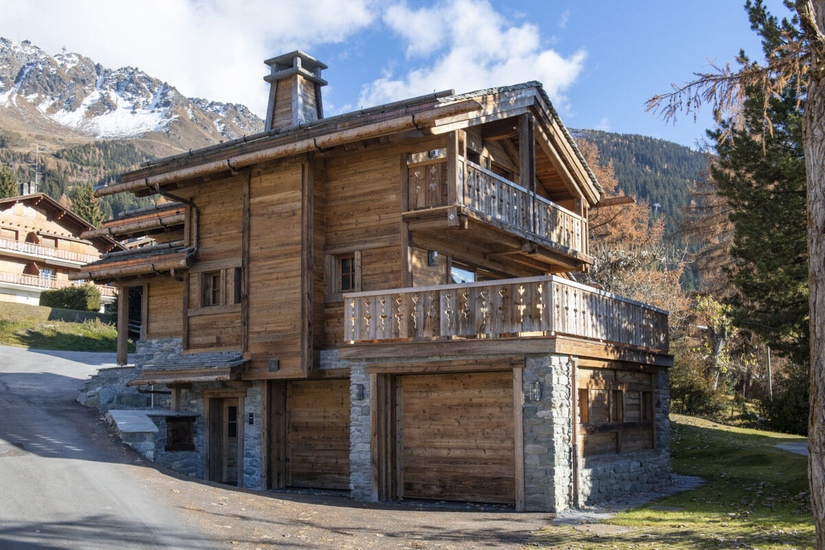 Exterior in summer at Chalet Feuillu in Verbier