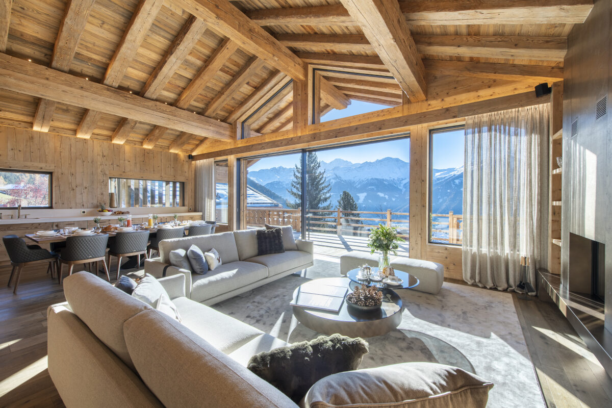 Lounge and dining at Chalet Foulon in Verbier