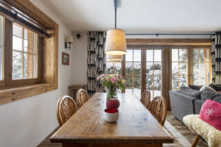 Dining table and garden at Apartment Hickory in Verbier