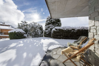 Exterior terrace in Winter at Apartment Hickory in Verbier