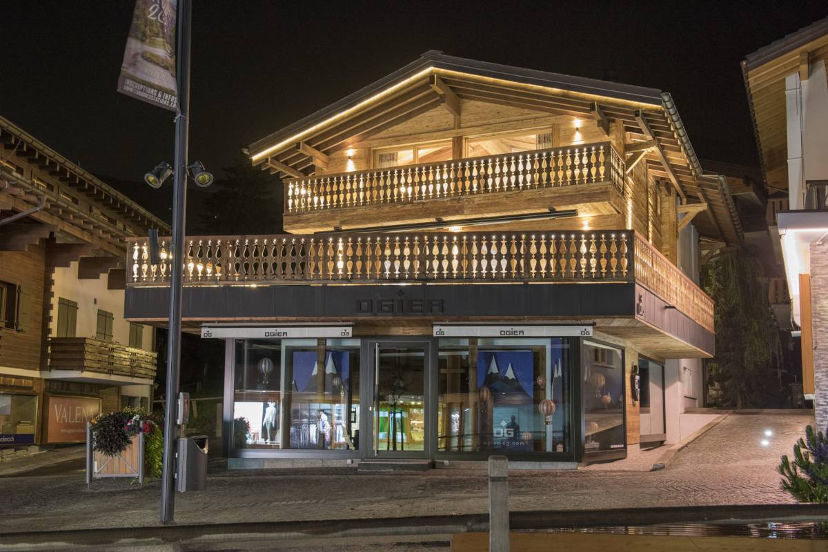 Exterior at night of Chalet La Datcha in Verbier