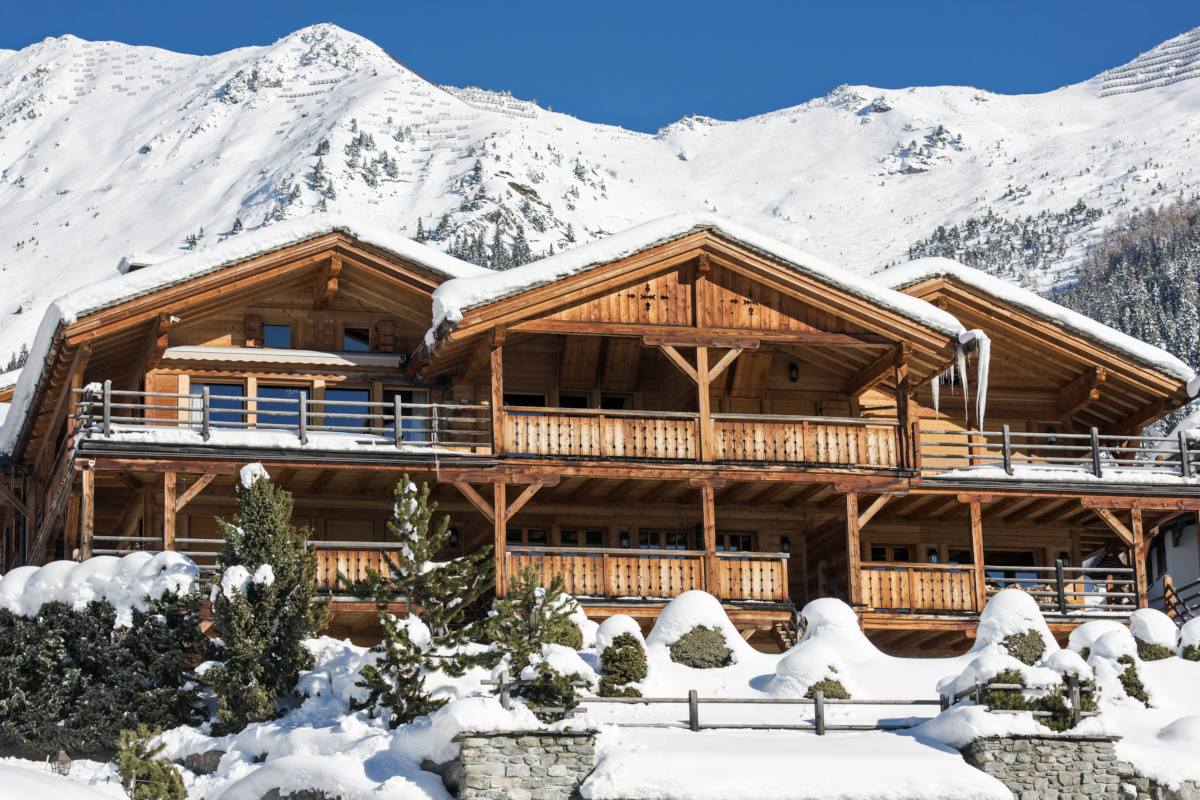 Daytime exterior view of Le Daray Penthouse in Verbier