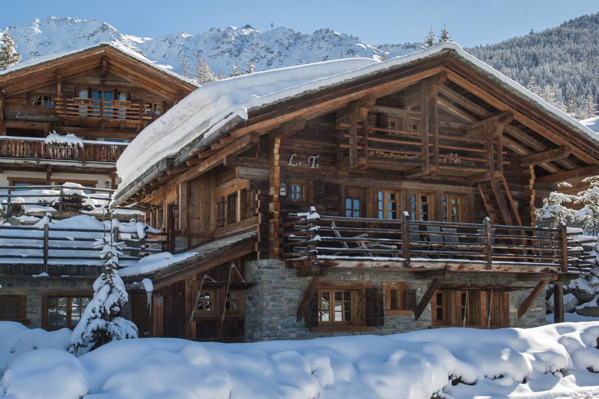 Exterior view in winter of Chalet Le Ti in Verbier