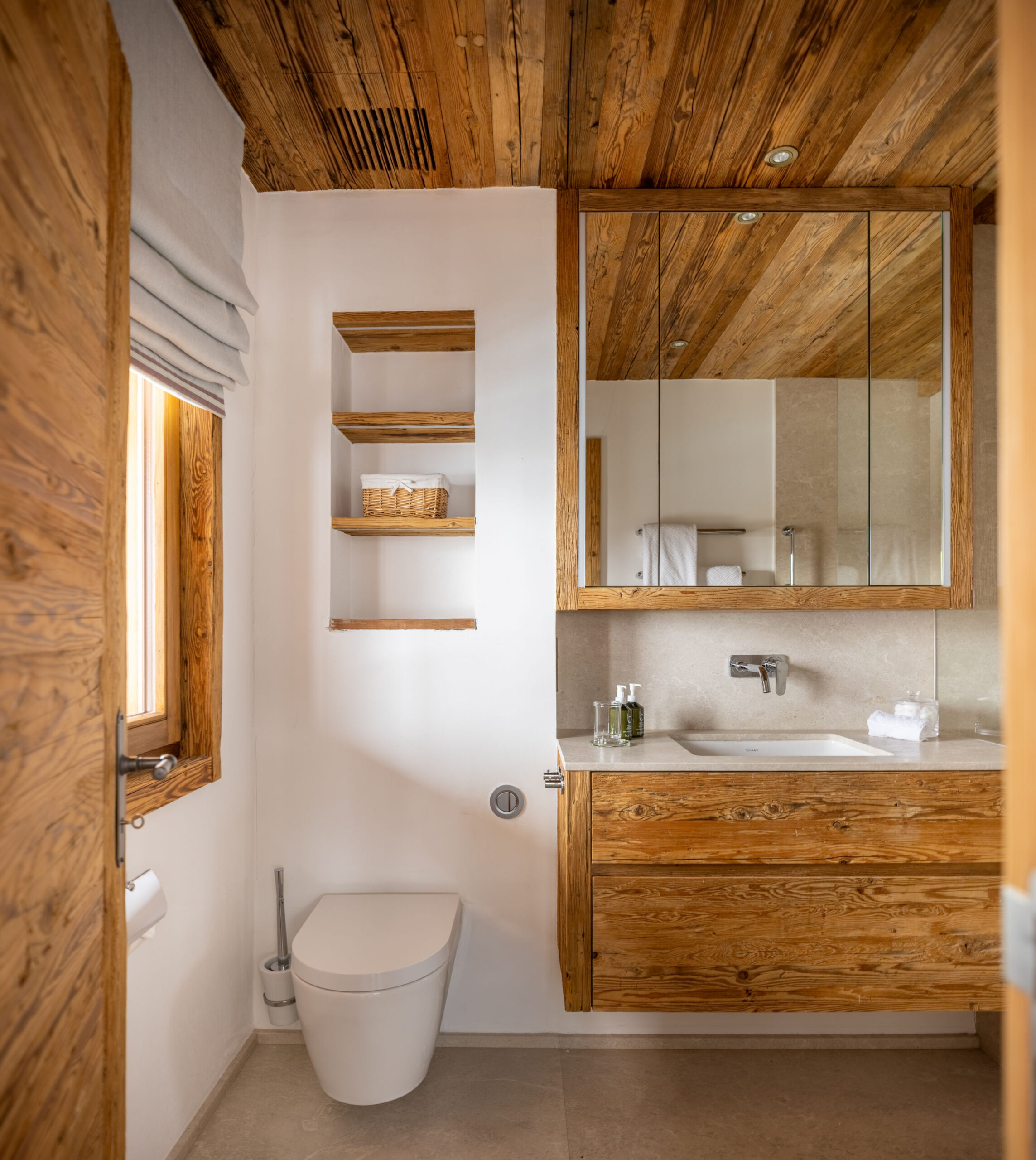Bedroom three en suite shower room at Chalet les Étrennes in Verbier