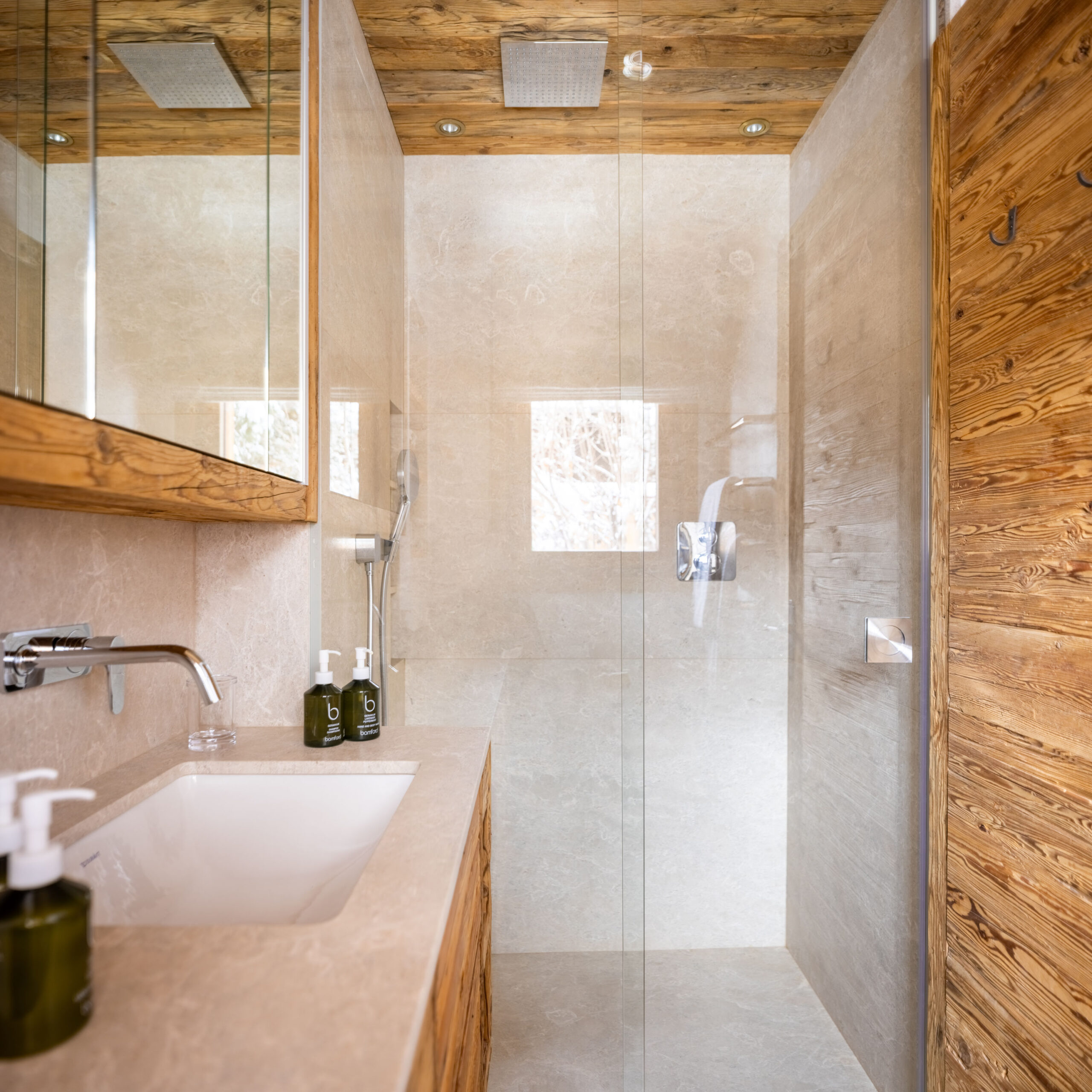 Bedroom four en suite shower room at Chalet les Étrennes in Verbier