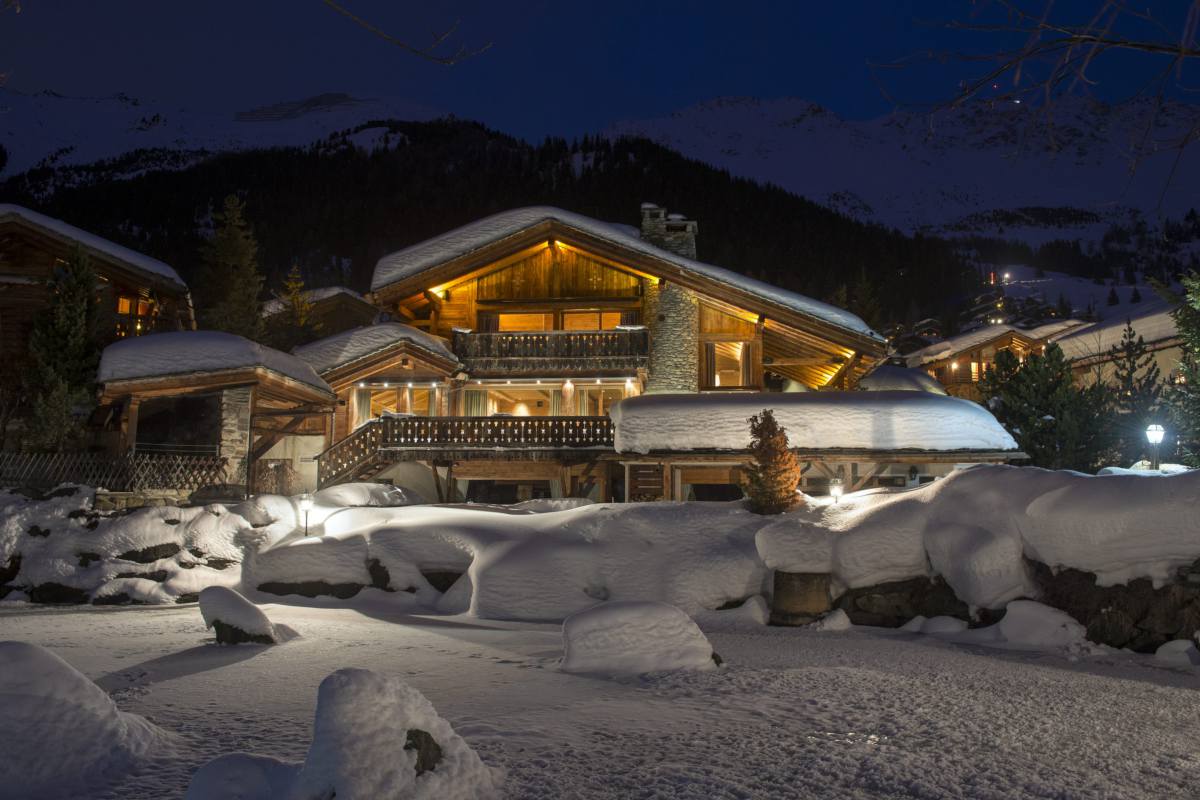 Exterior at night at Chalet Makini in Verbier