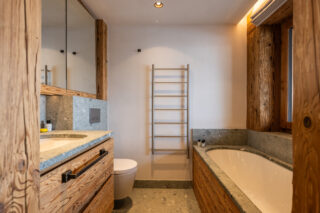 Bedroom two en suite bathroom at Chalet Pierrier in Verbier