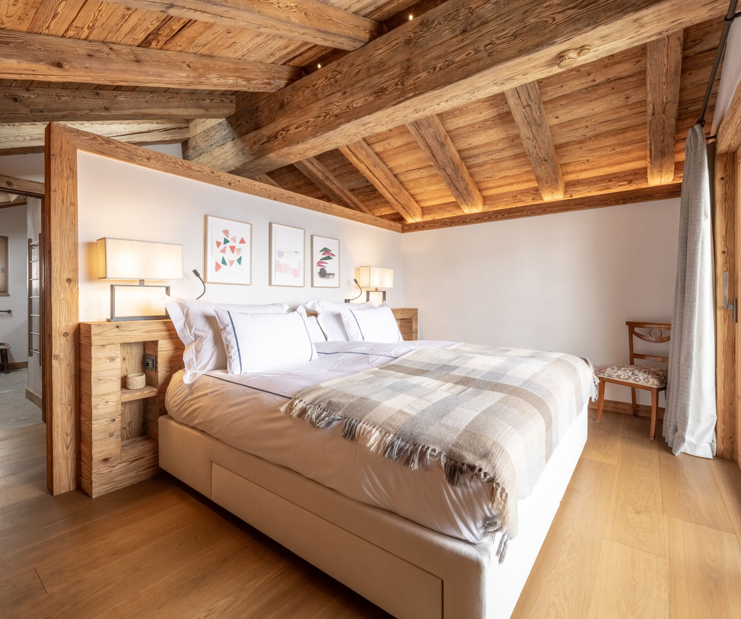 Master bedroom with king-size double bed at Chalet Pierrier in Verbier