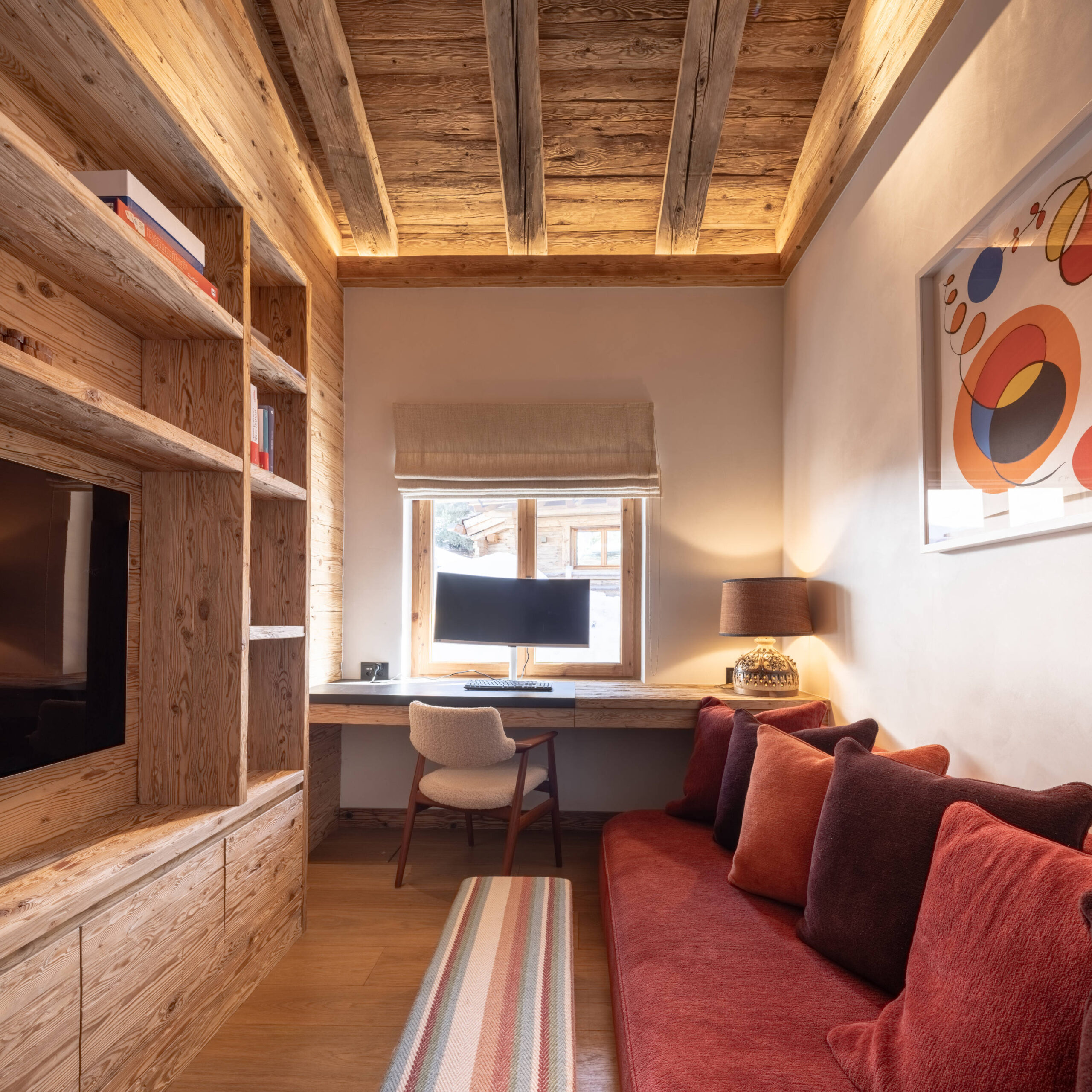 TV snug with office desk at Chalet Pierrier in Verbier