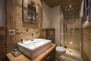 Bedroom two en suite shower room at Apartment Silver in Verbier