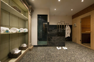 Spa area with sauna, hammam and plunge pool shared between Penthouse Treize Etoiles and Apartment Silver in Verbier