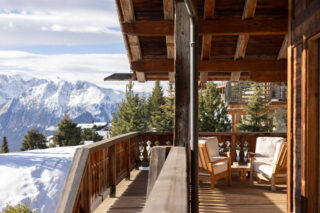Balcony with mountain view in the sunshine at Chalet Sirocco in Verbier