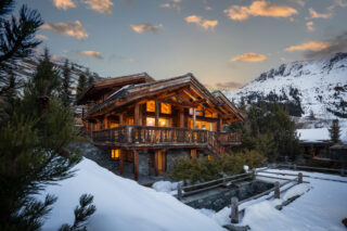 Side exterior view of Chalet Sirocco in Verbier at dusk