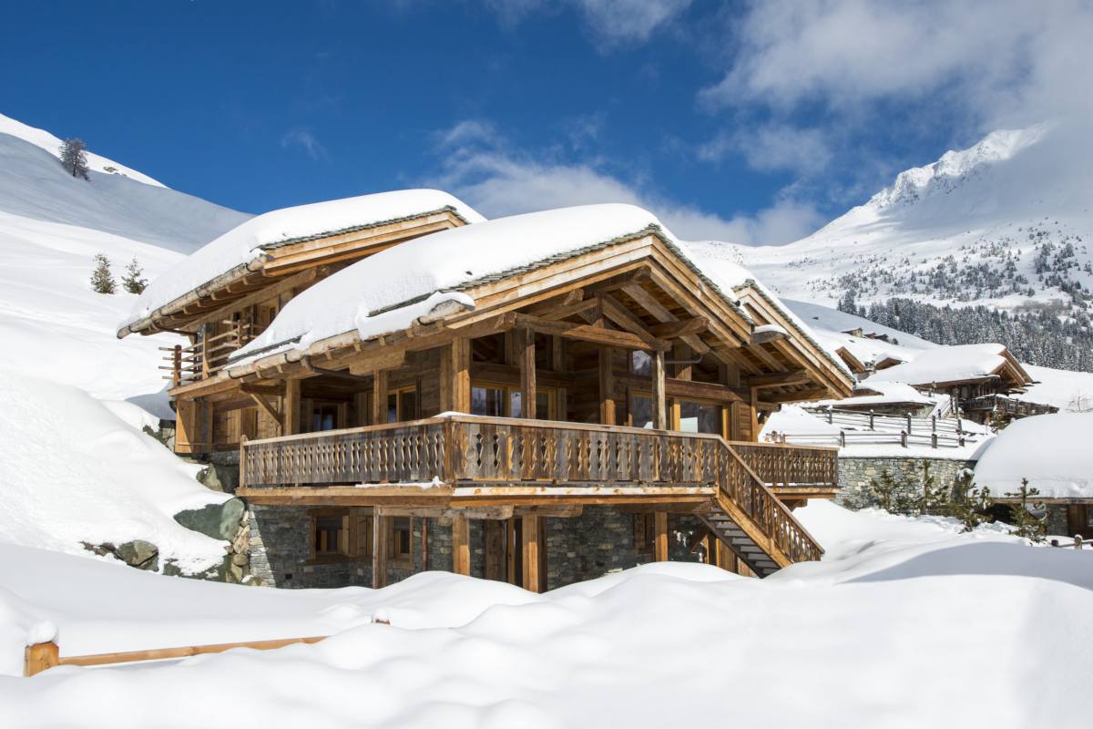 Exterior view in winter of Chalet Sirocco in Verbier