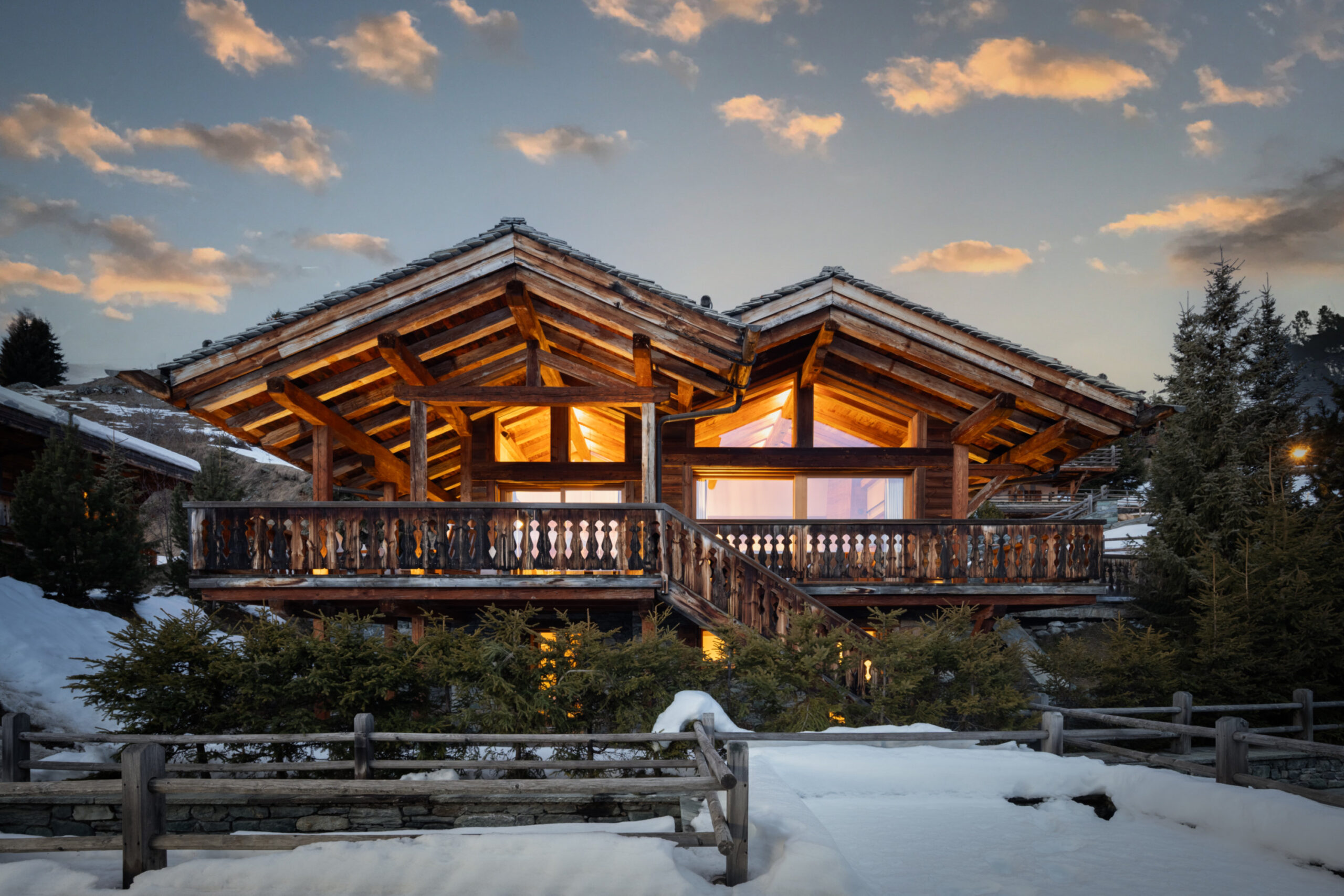 Front exterior view of Chalet Sirocco in Verbier at dusk