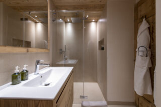 88_chalet-teredo-verbier-bedoom-5-shower-room