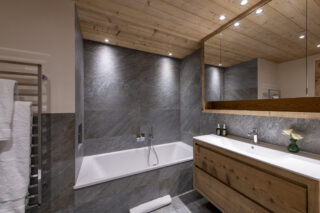 82_chalet-teredo-verbier-bedroom-2-bathroom