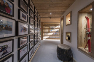 53_chalet-teredo-verbier-hallway-staircase