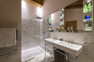 69_chalet-teredo-verbier-master-bathroom-shower-twin-sinks