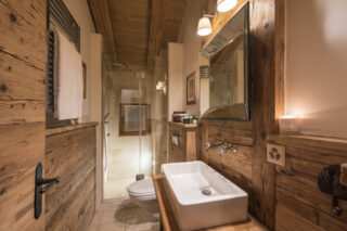 Shared shower room at Penthouse Treize Etoiles in Verbier