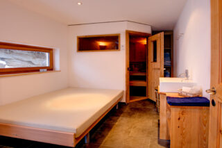 Relaxation/massage area and sauna at Chalet Gemini in Zermatt