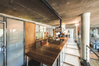 Open kitchen on the mezzanine level at the Heinz Julen Loft in Zermatt