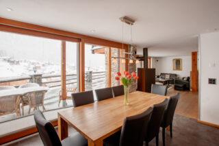 12_chalet-ibron-zermatt-dining-table
