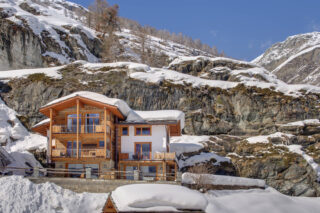 1_chalet-ibron-zermatt-exterior-setting-winter