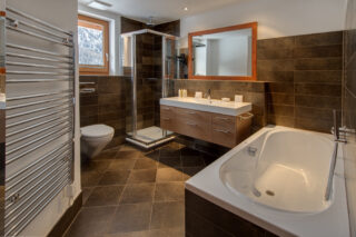 15_chalet-ibron-zermatt-first-floor-bathroom-2