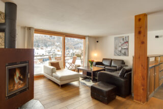 20_chalet-ibron-zermatt-living-area-fireplace
