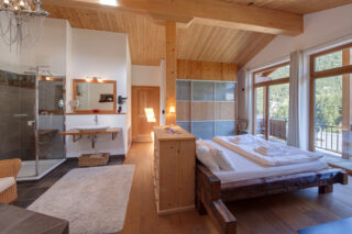 8_chalet-ibron-zermatt-master-bedroom
