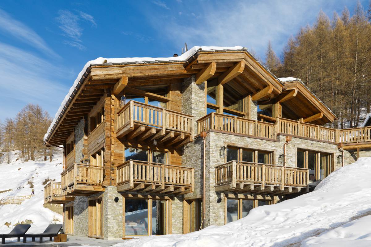 Exterior view during the day of Chalet Les Anges in Zermatt