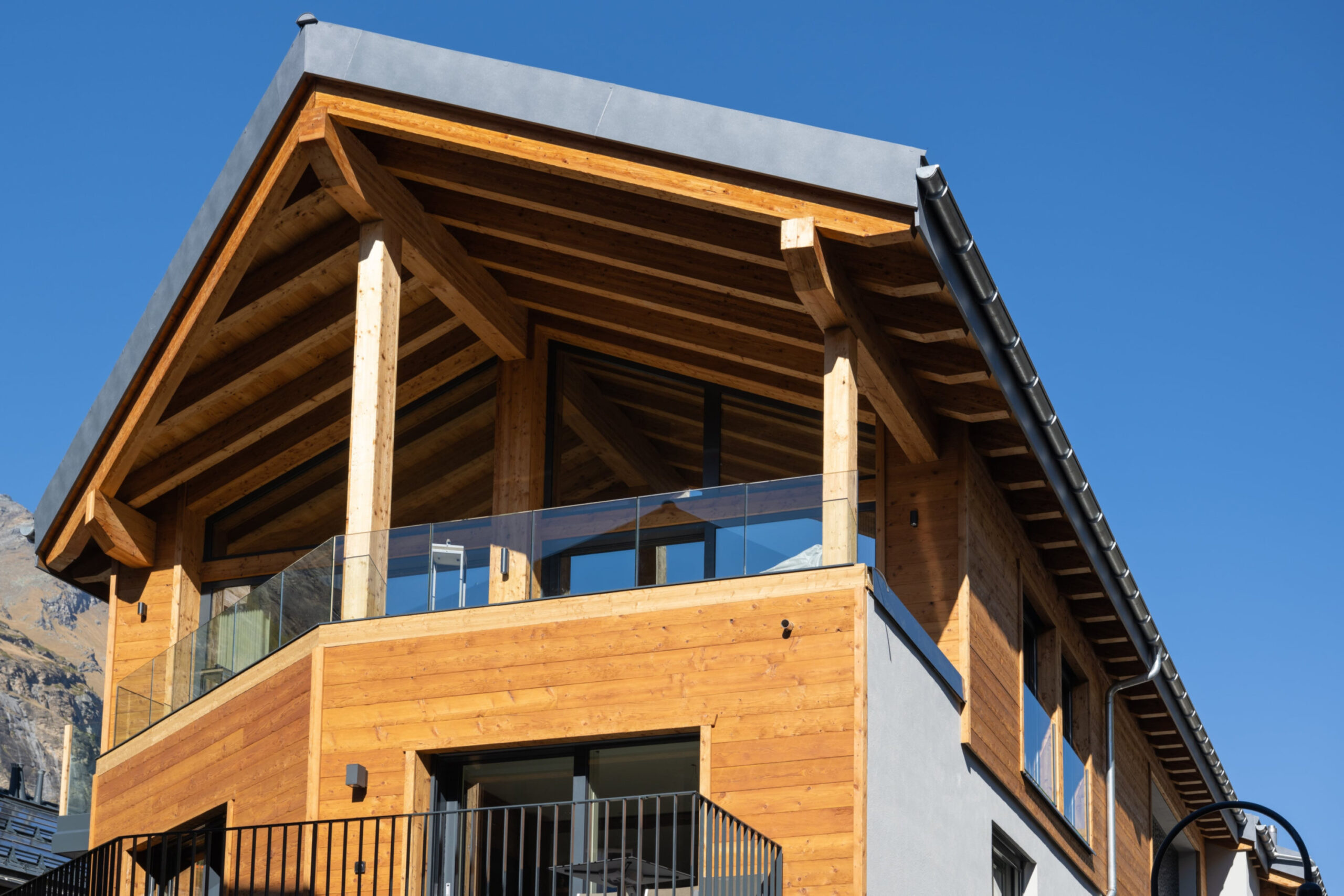 Front exterior view of Penthouse Weissmatten in Zermatt