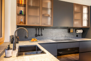 Stone worktops and splashbacks in the kitchen at Penthouse Weissmatten in Zermatt