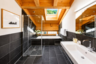 Shared bath and shower room at Penthouse Zeus in Zermatt