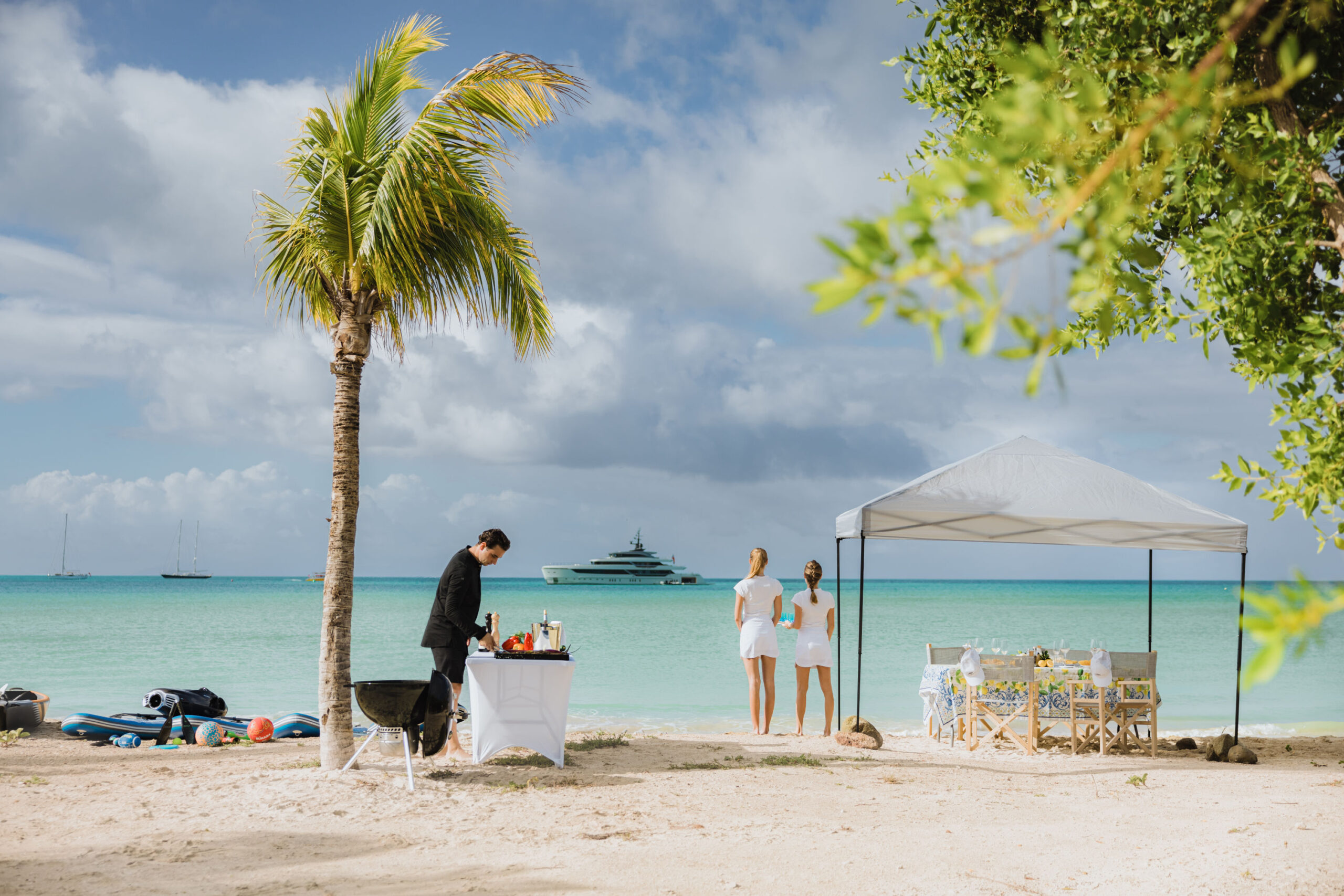 chalamar-luxury-yacht-charters-virtuosity-beach-lunch-setup