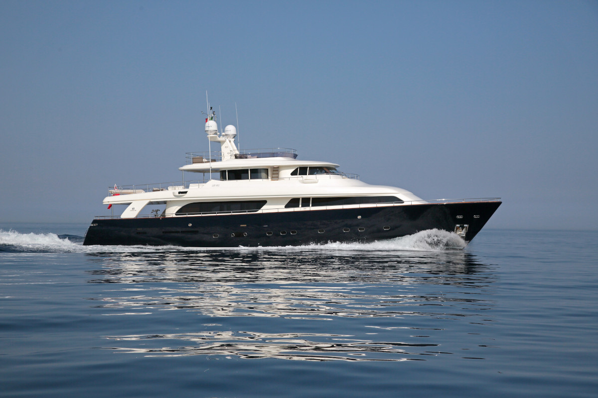 M/Y Lady Soul Custom Line Ferretti underway